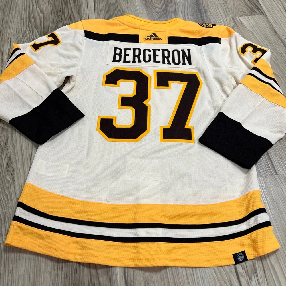 Adidas Boston Bruins Patrice Bergeron 100th Men’s 44 Hockey Jersey IM8290 $230 - Picture 8 of 9